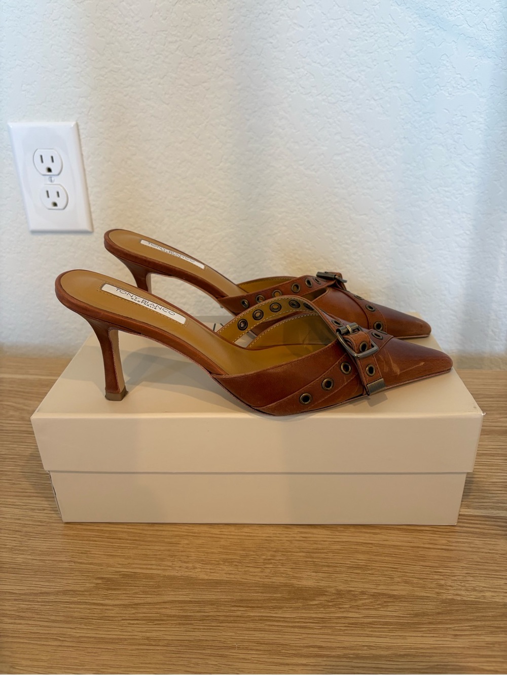 Tony Bianco Savoir Mule - Picture 5 of 7